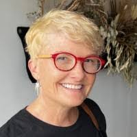 Jennifer Propst's Instagram, Twitter & Facebook