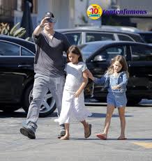 Matthew paige damon is an american actor, producer, and screenwriter. Matt Damon S Daughters Really Have A Happy Family Toptenfamous Co