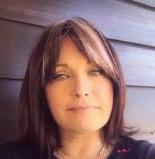 Jennifer Kos's Instagram, Twitter & Facebook