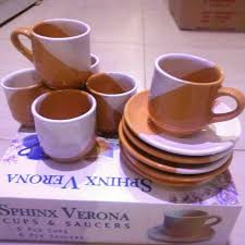 Dengan menyeduh kopi pada gelas atau mug keramik dari bahan porselain, sudah pasti rasanya akan super nikmat, tidak terganggu oleh aroma lain, juga rasa yang lain deh. Cangkir Tadah Set Cangkir Lepek Coffee Set Keramik Sphinx Set 12 Pcs Shopee Indonesia