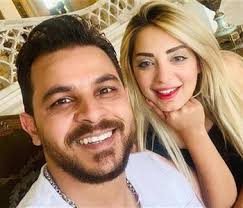 واختارت مي حلمي لتسريحة الزفاف، الشعر المنسدل على ظهرها، والتي نفذها مصفف شعر المشاهير طوني عيسى، فتلاءمت التسريحة مع شكل وجهها، الذي اختارت له مكياج بسيط وناعم بأنامل خبير التجميل ميشيل مقدسي. Ù…Ø­Ù…Ø¯ Ø±Ø´Ø§Ø¯ Ù„Ù‡Ù„ÙˆØ¨Ù‡ ÙƒÙˆÙ…