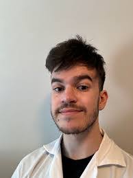 Aaron Markham's Instagram, Twitter & Facebook