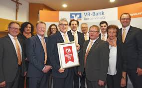 Vr bank rottal inn mit geschaftsjahr 2016 zufrieden pfarrkirchen. Auszeichnung Fur Immobilienabteilung Der Vr Bank Rottal Inn Eg Vr Bank Rottal Inn Eg