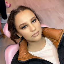 Layza Scherer Beauty Artist