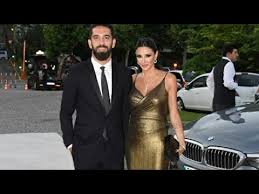 Arda turan'ın eşi aslıhan doğan turan, bir youtube kanalına konuk olarak katıldı. A And A Music Store Bebek Gorundu Arda Turan Hamile Esi Aslihan Turan Ile Bir Dugune Katildi Youtube Parlayan Yildizlar