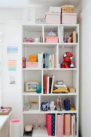 Monday S Home 50 Jolies Couleurs A San Francisco Office Furniture Design Bookshelves Built In Guest Bedroom Office