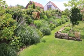 Staudenbeet Bepflanzt Mit Fette Henne Katzenminze Ziersalbei Purpur Sonnenhut Der Auf Diesem Foto Noch Nicht Zu Sehen Ist Un Garten Stauden Garten Ideen