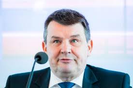 Kunstnere og teaterdirektør siktet etter forestilling