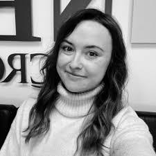 Kerri Rolland's Instagram, Twitter & Facebook