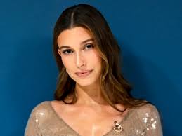 Honestly, Hailey Bieber's "Brownie Glazed Lips" Backlash Is Totally  Warranted — See Photos