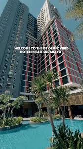 📍 Sneak Peek Time! Mimin akhirnya dapet kesempatan buat ngintip duluan  @aloftsurabaya – hotel vibes Gen Z pertama di Surabaya Timur 🪩✨ Begitu  masuk langsung disambut warna-warna bold, interior playful, dan suasana