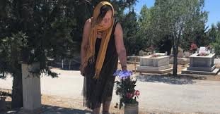 Daha öncesinde bir cinayete değineceğini söyleyen peker, 1996 yılında evinin önünde. P7k Denp6rapqm