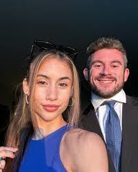 Eva Waddell's Instagram, Twitter & Facebook