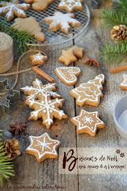 Cartes De Voeux 4 Facons Originales De Souhaiter La Bonne Annee Sweet Sour Biscuit De Noel Recette Biscuit De Noel Noel Vegan