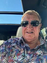 Stop 🛑 stop! I know I'm not the most beautiful do I deserve a hello "