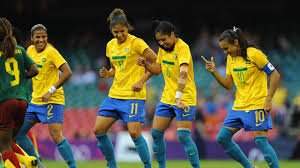 Ao todo, ela jogou 151 partidas pelo brasil, ultrapassando o lateral cafu. Pela Independencia Do Futebol Feminino