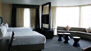 By clicking continue you will be leaving walt disney world and will be redirected to hong kong website to purchase hong kong disneyland park. Hotel Review Holiday Inn Express Anaheim Disneyland Area Hotel
