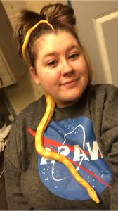 A little Pea 🫛 as a hat 🤣🤣☺️