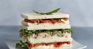 Tramezzini Mit Thunfisch Das Original Aus Italien Meine Familie Ich Europas Grosstes Foodmagazin Rezept In 2020 Lebensmittel Essen Brunch Ideen Tramezzini