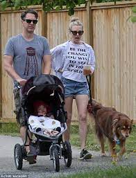 Amanda seyfried hasn't missed a beat. Amanda Seyfried And Shirtless Husband Thomas Sadoski Take Their Baby Girl For A Stroll In Vancouver Daily Mail Online