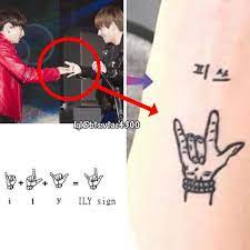 Bts Taehyung On Instagram Swipe Jungkook Got A Tattoo Of This Sign Which Mean Ily And Which Was Once A Handsha Tatuajes Coreanos Tatuajes Bts Taehyung