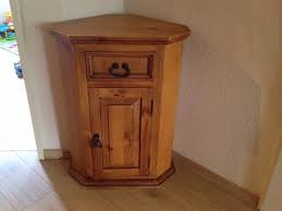 Der Kleine Eckschrank Ist In Einem Einwandfreien Und Gepflegten Zustand Masse H 76 Cm B 56 Cm T 42 5 Cm Eckschrank Kleiner Eckschrank Schrank