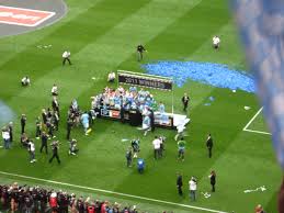 Связаться со страницей manchester city в messenger. 2010 11 Manchester City F C Season Wikipedia