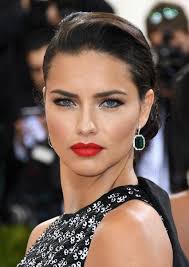 Adriana Lima Photos Photos Manus X Machina Fashion In An Age Of Technology Costume Institute Gala Arrivals Idei Machiaj Portrete și Frumusețe