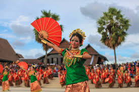 Tari Tradisional Pakarena Adalah Salah Satu Budaya Suku Makassar Tarian Kostum Tari Budaya