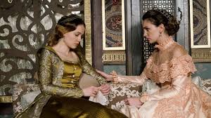 Yirmi yedi yaşında, oldukça güzel bir kadındır. Ece Cesmioglu Ececesmioglu Muhtesemyuzyil Facebook