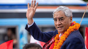নেপালের প্রাক্তন প্রধানমন্ত্রীকে কয়েক মাস আগে মারধর করা হয়েছিল, এখন দেশে ফেরার সময় তাকে জমকালো স্বাগত জানানো হয়েছে
