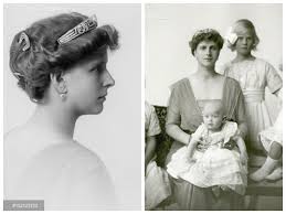 Image captionthis is believed to be the first time princess elizabeth (third from left) and the then naval cadet prince philip of greece and denmark (in image captionduring world war two, prince philip saw action as a midshipman on the battleship hms valiant. Konigliche Juwelen Die Juwelen Der Alice Von Battenberg