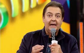 Domingão do faustão (literally big fausto's big sunday) is a brazilian tv show aired every sunday since 1989. Jamais Fomos Inimigos Declara Faustao Ao Homenagear Gugu Assista Emais Estadao