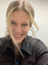 Miriam Crowe's Instagram, Twitter & Facebook