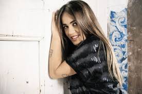 Mas houve ainda outras situações em que a fadista não esteve de acordo com a opinião de outros jurados, tendo, por isso, soltado, alguns palavrões. Caras Gisela Joao A Nova Voz Do Fado