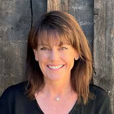 Dawn Howe's Instagram, Twitter & Facebook