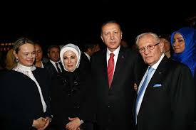 Kurucumuz, ebedi başkanımız sayın erdoğan demirören'in yüzde 100 yerli ve milli sermaye ilkesi ile ulaştık. Erdogan Demiroren Oldu Erdogan Demiroren Kimdir Evrensel