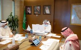فلقد عملت الوزارة وبتوجيه مباشر ومتابعة دقيقة من قبل معالي وزيرها الدكتور حمد آل الشيخ على العديد من الملفات المهمة التي تنطلق من رؤية المملكة 2030 والتي تشكل لبنة مهمة في عصر النهضة السعودي، حيث تم تطوير المناهج سواء باستحداث مواد جديدة أو تطوير مواد قائمة، كما تمت العناية. ÙˆØ²ÙŠØ± Ø§Ù„ØªØ¹Ù„ÙŠÙ… Ø§Ù„Ø³Ø¹ÙˆØ¯ÙŠ ÙŠØ¹ØªÙ…Ø¯ Ù„Ø§Ø¦Ø­Ø© Ø§Ù„ØªØ±Ø§Ø®ÙŠØµ Ù„Ø¨Ø±Ø§Ù…Ø¬ Ø§Ù„ØªØ¯Ø±ÙŠØ¨ Ø§Ù„Ø¥Ù„ÙƒØªØ±ÙˆÙ†ÙŠ Ù…Ø¹Ù„ÙˆÙ…Ø§Øª Ù…Ø¨Ø§Ø´Ø±