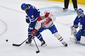 The newspaper le canadien adds a wreath of maple leaves to its front page. Report Cards Toronto Maple Leafs Park The Bus With One Goal Lead Pay The Price In Loss To Habs