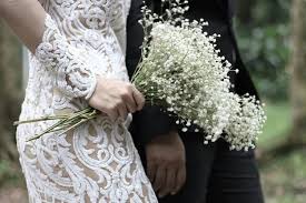 Nama bunga kertas bunga ini biasanya mekar di malam hari sampai pagi atau siang hari, warnanya ada yang putih dan biru. 9 Macam Bunga Yang Identik Dengan Pernikahan Dengannya Resepsimu Semakin Berkesan