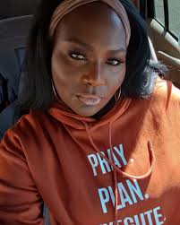 Looking for a makeup artist Nov 14