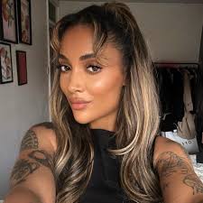 Can anyone help? Recently I have brought the singer 2240 machine but when  sewing and having to do a quarter of an inch sew I don't understand what  each line is in