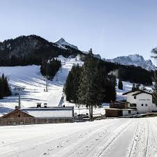Dieses geschäft ist in der folgenden branche tätig: Saisonstart Garmisch Classic Garmisch Partenkirchen