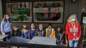 More than window dressing: Students paint downtown in holiday spirit