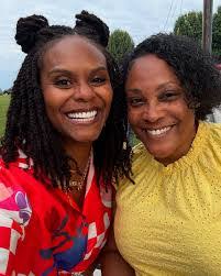 Ashley Wilds's Instagram, Twitter & Facebook