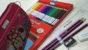 Setelah itu, kami juga akan merekomendasikan beberapa produk tempat pensil tiga susun. Susun Atur Sioca