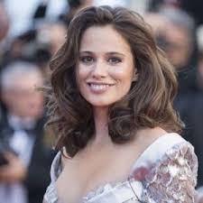 During her teenage years, she was part of a modeling agency. Lucie Lucas Biographie News Photos Et Videos Tele Loisirs