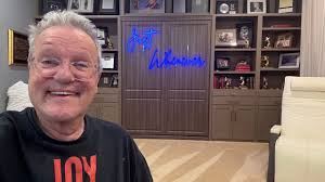 It's time for a Saturday Sing Along with #MarkLowry right now!