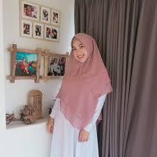 Pasangan beda usia 45 tahun, mark sungkar dan santi asoka mala buka suara terkait hubungan mereka. 10 Potret Santi Asoka Mala Istri Mark Sungkar Yang Miliki Beda Usia 45 Tahun Model Pakaian Selebriti Foto Selebriti