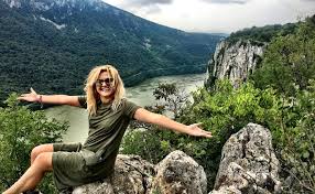 Aceasta este datată prima oară în anul 153 d.h dacă urcați pe domogledul mic o vedeți pe la jumătatea distanței. Alpiniada Cazanele Mari Ale Dunarii Vazute De Pe Varful Ciucaru Mare